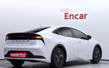 Toyota Prius IV XW50, 2024 год, 3 970 000 рублей, 3 фотография
