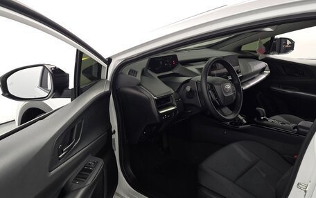 Toyota Prius IV XW50, 2024 год, 3 970 000 рублей, 10 фотография