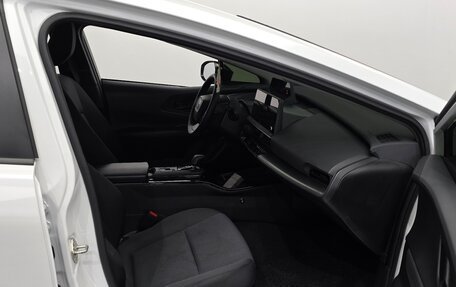 Toyota Prius IV XW50, 2024 год, 3 970 000 рублей, 12 фотография