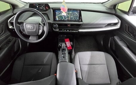 Toyota Prius IV XW50, 2024 год, 3 970 000 рублей, 8 фотография