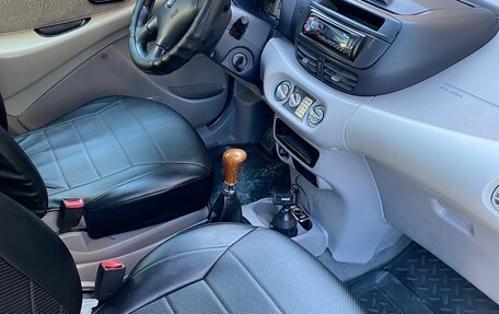 Nissan Almera Tino i, 2001 год, 450 000 рублей, 10 фотография