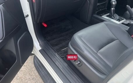 Toyota Land Cruiser Prado 150 рестайлинг 2, 2021 год, 3 800 000 рублей, 7 фотография