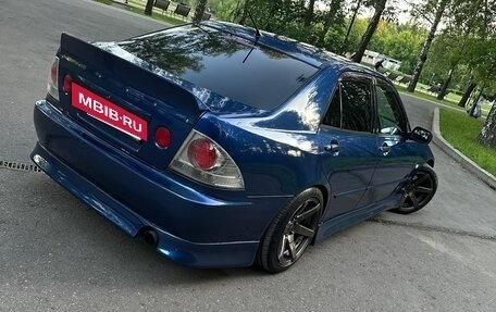 Toyota Altezza, 2002 год, 1 000 000 рублей, 2 фотография