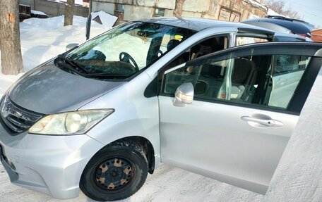 Honda Freed I, 2012 год, 1 045 000 рублей, 22 фотография
