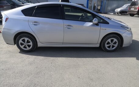 Toyota Prius, 2014 год, 1 280 000 рублей, 2 фотография