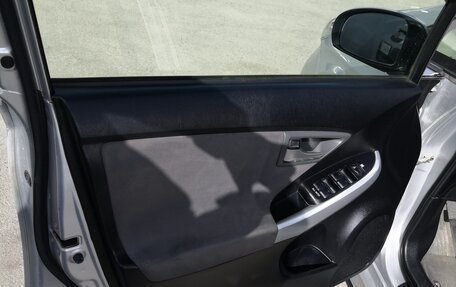 Toyota Prius, 2014 год, 1 280 000 рублей, 15 фотография