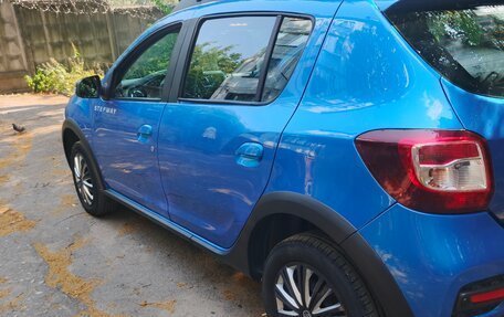 Renault Sandero II рестайлинг, 2017 год, 1 000 000 рублей, 21 фотография