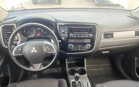 Mitsubishi Outlander III рестайлинг 3, 2013 год, 1 290 000 рублей, 4 фотография