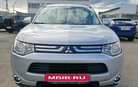 Mitsubishi Outlander III рестайлинг 3, 2013 год, 1 290 000 рублей, 2 фотография