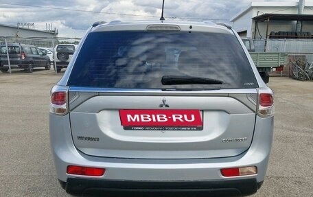 Mitsubishi Outlander III рестайлинг 3, 2013 год, 1 290 000 рублей, 3 фотография
