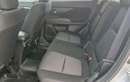 Mitsubishi Outlander III рестайлинг 3, 2013 год, 1 290 000 рублей, 6 фотография