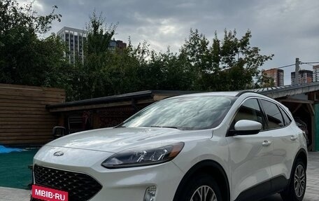 Ford Escape, 2021 год, 1 980 000 рублей, 3 фотография