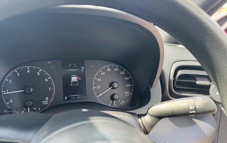 Toyota Yaris, 2020 год, 1 350 000 рублей, 7 фотография