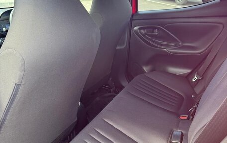Toyota Yaris, 2020 год, 1 350 000 рублей, 13 фотография