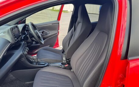 Toyota Yaris, 2020 год, 1 350 000 рублей, 14 фотография
