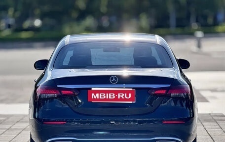 Mercedes-Benz E-Класс, 2022 год, 3 750 000 рублей, 2 фотография