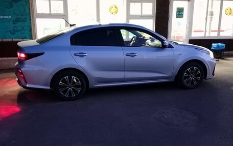 KIA Rio IV, 2018 год, 1 350 000 рублей, 2 фотография