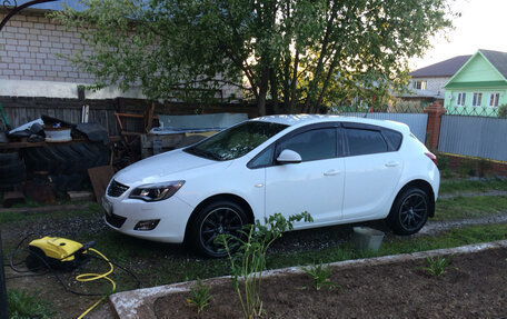 Opel Astra J, 2010 год, 465 000 рублей, 3 фотография