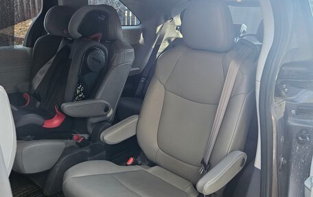 Toyota Sienna, 2021 год, 4 000 000 рублей, 6 фотография