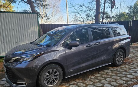 Toyota Sienna, 2021 год, 4 000 000 рублей, 3 фотография