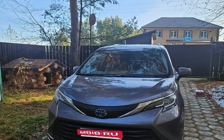 Toyota Sienna, 2021 год, 4 000 000 рублей, 2 фотография