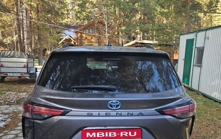 Toyota Sienna, 2021 год, 4 000 000 рублей, 4 фотография
