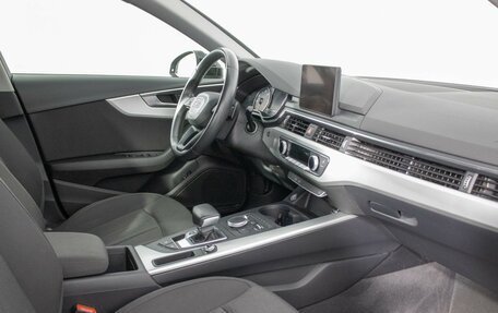 Audi A4, 2018 год, 1 980 000 рублей, 9 фотография