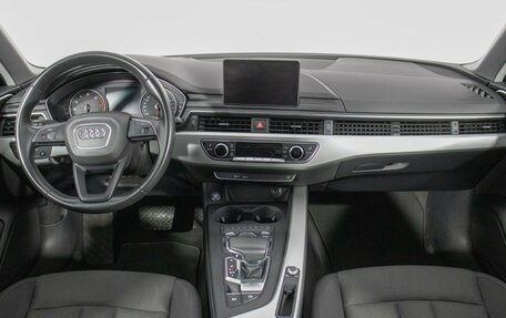 Audi A4, 2018 год, 1 980 000 рублей, 13 фотография