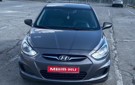 Hyundai Solaris II рестайлинг, 2011 год, 805 000 рублей, 1 фотография