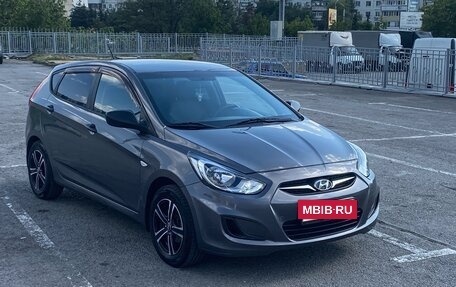 Hyundai Solaris II рестайлинг, 2011 год, 805 000 рублей, 2 фотография