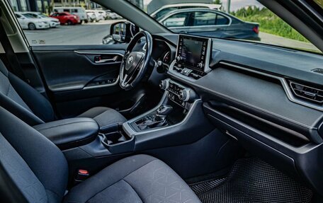 Toyota RAV4, 2019 год, 3 120 000 рублей, 23 фотография