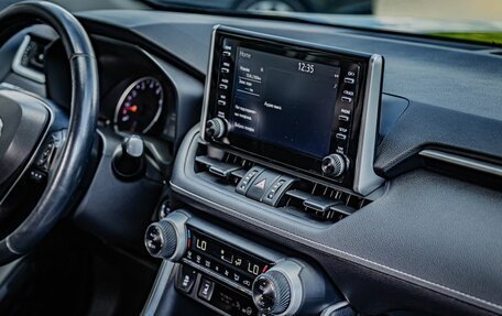 Toyota RAV4, 2019 год, 3 120 000 рублей, 22 фотография