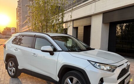 Toyota RAV4, 2019 год, 3 200 000 рублей, 2 фотография