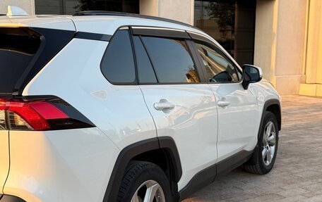 Toyota RAV4, 2019 год, 3 200 000 рублей, 5 фотография