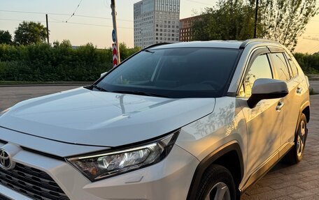 Toyota RAV4, 2019 год, 3 200 000 рублей, 3 фотография