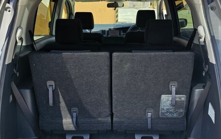 Toyota ISis I, 2012 год, 1 250 000 рублей, 14 фотография