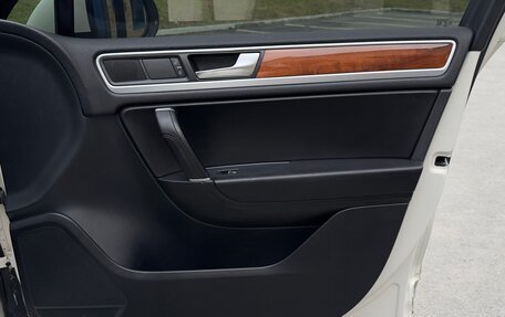 Volkswagen Touareg III, 2011 год, 2 050 000 рублей, 11 фотография