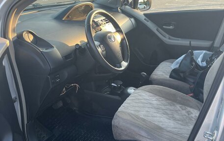 Toyota Yaris III рестайлинг, 2008 год, 530 000 рублей, 1 фотография