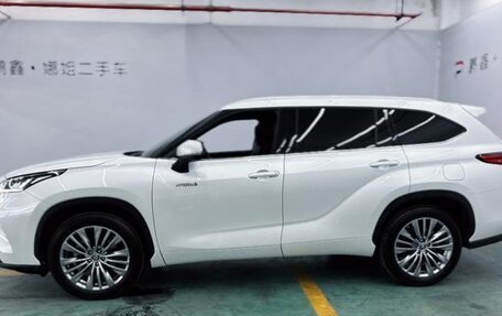 Toyota Highlander, 2022 год, 3 780 000 рублей, 7 фотография