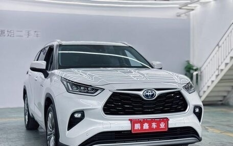 Toyota Highlander, 2022 год, 3 780 000 рублей, 3 фотография
