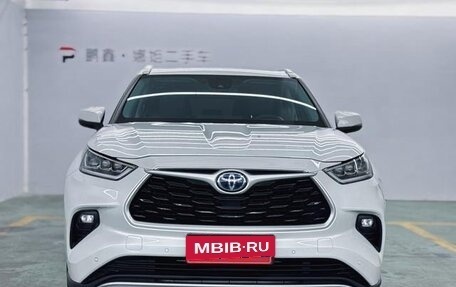 Toyota Highlander, 2022 год, 3 780 000 рублей, 2 фотография