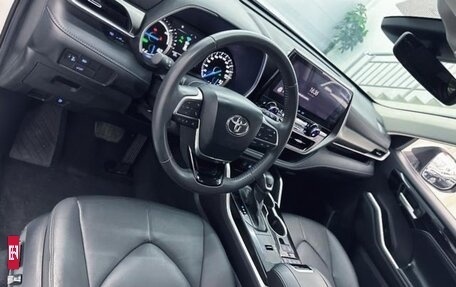 Toyota Highlander, 2022 год, 3 780 000 рублей, 12 фотография