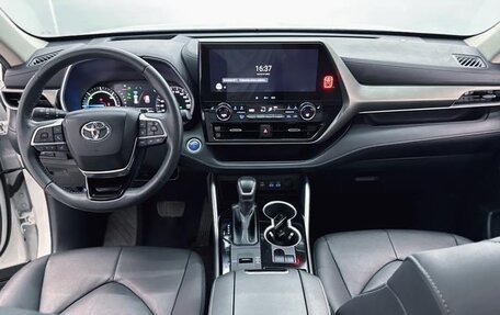Toyota Highlander, 2022 год, 3 780 000 рублей, 14 фотография