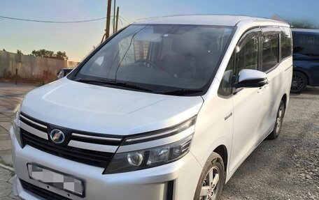 Toyota Voxy III, 2014 год, 1 400 000 рублей, 2 фотография