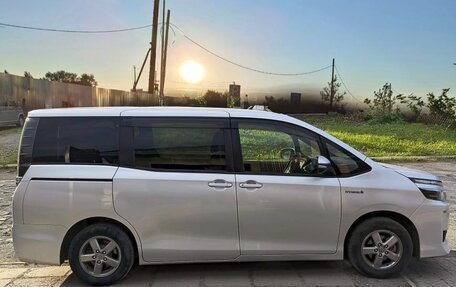Toyota Voxy III, 2014 год, 1 400 000 рублей, 6 фотография