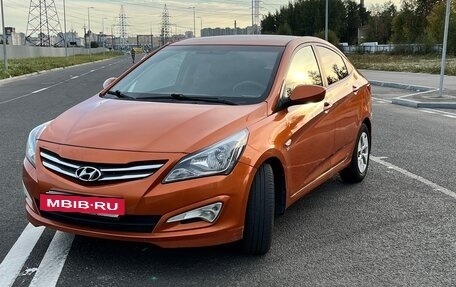 Hyundai Solaris II рестайлинг, 2015 год, 900 000 рублей, 2 фотография
