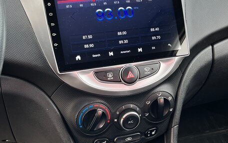 Hyundai Solaris II рестайлинг, 2015 год, 900 000 рублей, 16 фотография