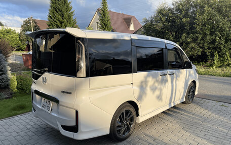 Honda Stepwgn IV, 2021 год, 3 000 000 рублей, 3 фотография