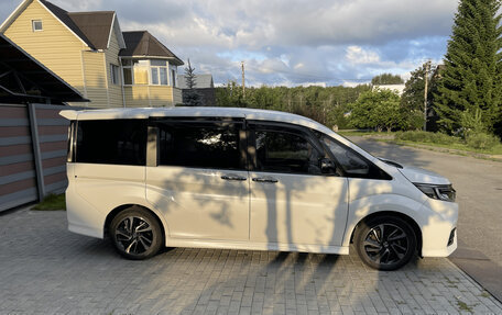 Honda Stepwgn IV, 2021 год, 3 000 000 рублей, 2 фотография