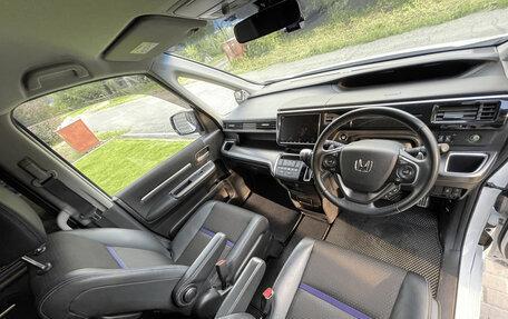 Honda Stepwgn IV, 2021 год, 3 000 000 рублей, 12 фотография
